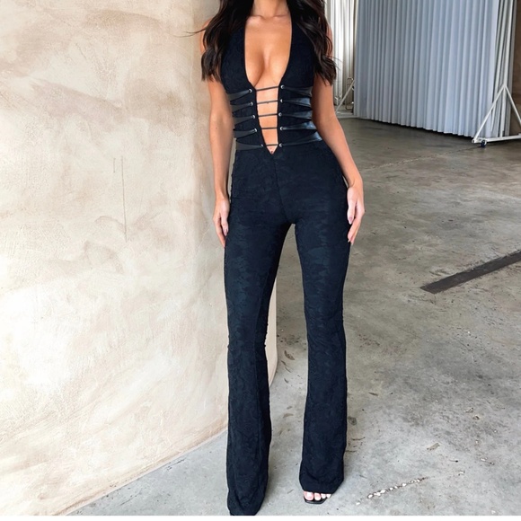 Elegant Black Jumpsuit - Picture 1 of 5